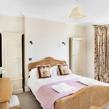 Milton House Hotel *