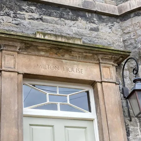 Milton House 米德尔赫姆