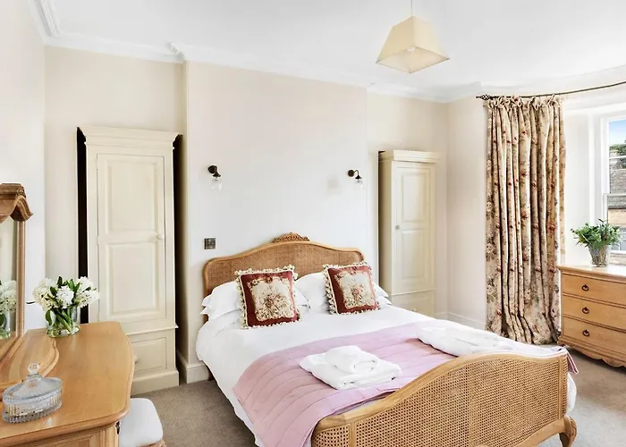 Milton House Hotel *